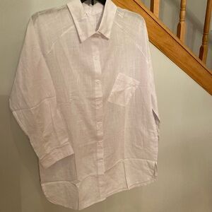 White linen XL Button-Up Shirt NWOT. Back button accent see pics
